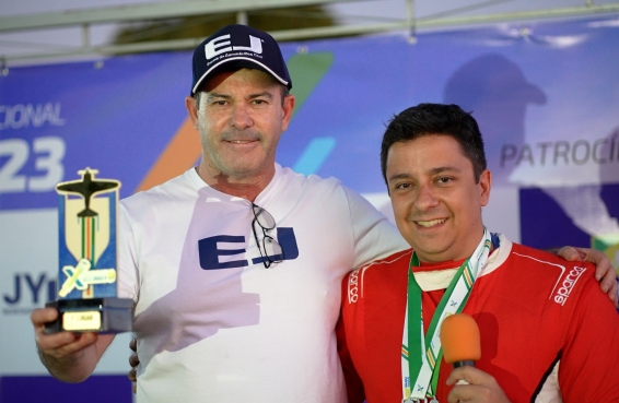 Sequência 05.00_24_22_06.Quadro004.jpg