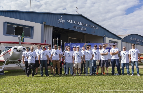 PILOTOS COMPETIDORES.jpg